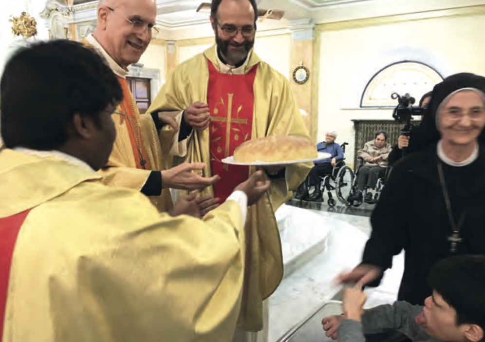 La visita del Cardinal Tarcisio Bertone